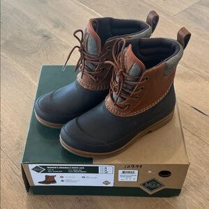 Muck Boots Women’s Waterproof Duck Lace Boot - Brown/Black